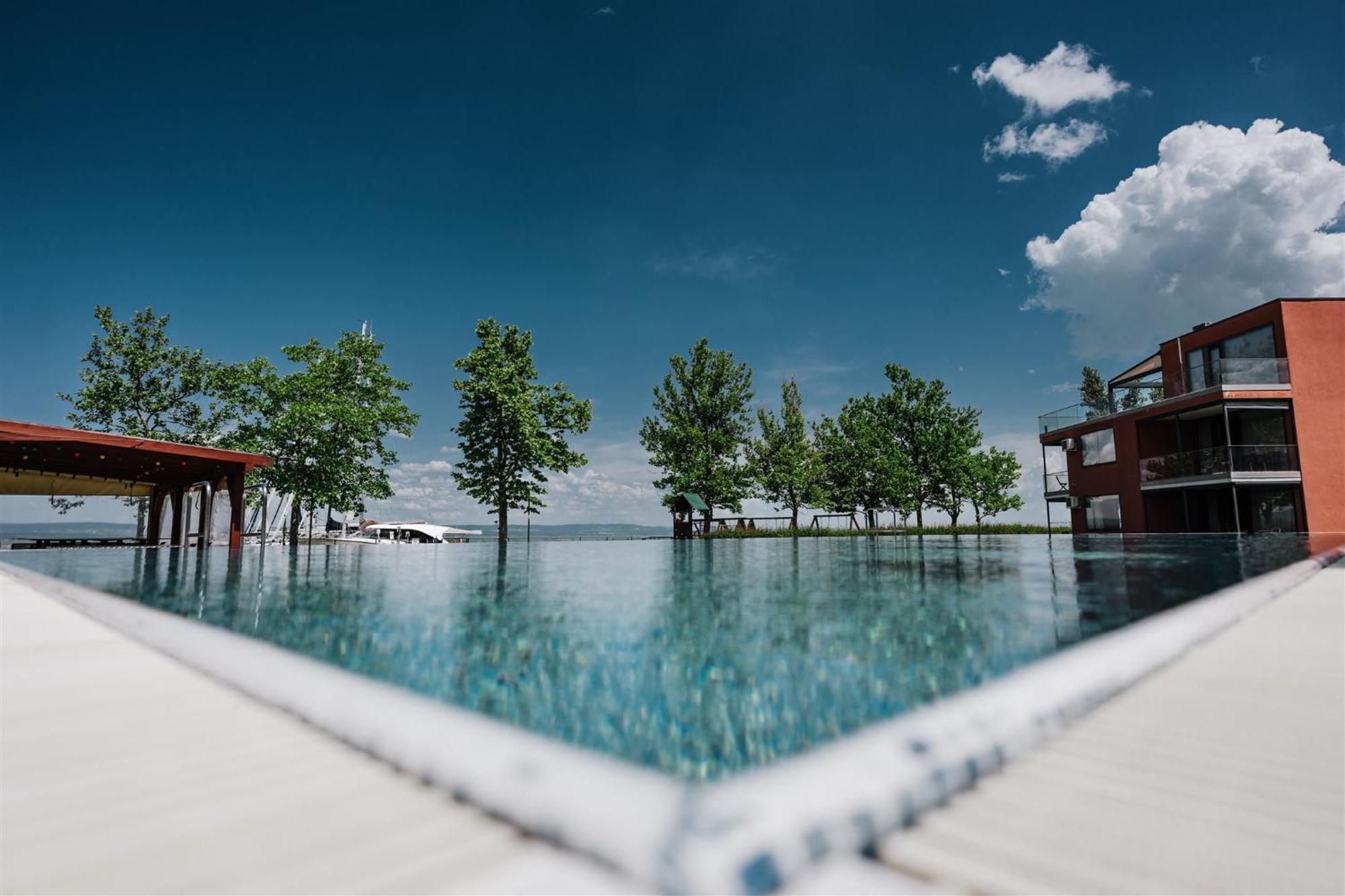 Butique Apartman Grand Balatonlelle Exterior foto